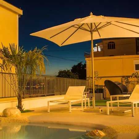 Luxury Royal M With Pool Iv