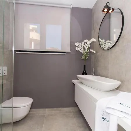 Luxury Royal M With Pool Iv Appartamento *