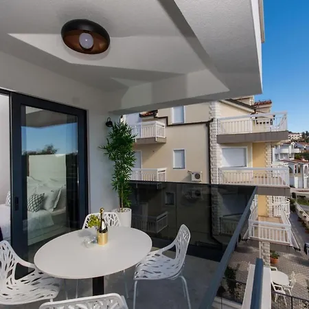 Luxury Royal M With Pool Iv Appartamento Traù